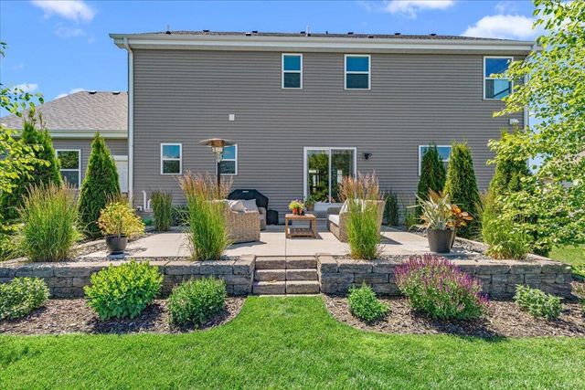2900 Loretta LANE, West Bend, WI 53090