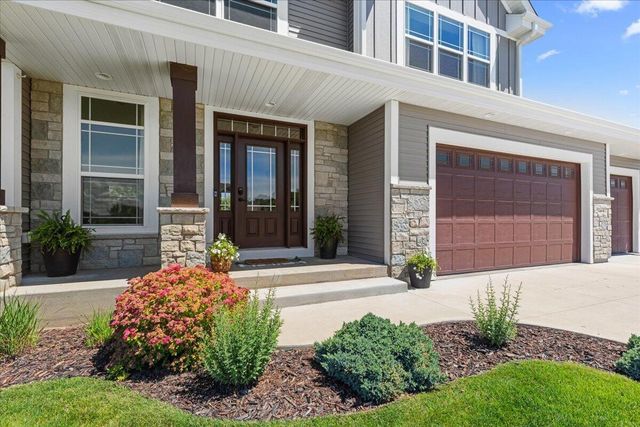 2900 Loretta LANE, West Bend, WI 53090