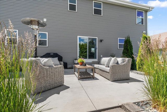 2900 Loretta LANE, West Bend, WI 53090