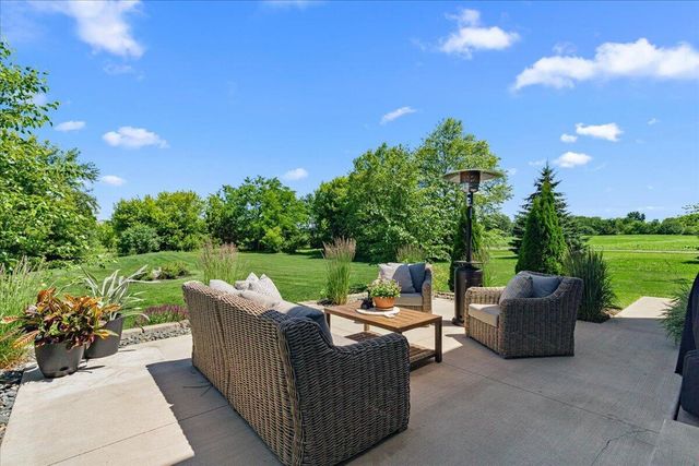 2900 Loretta LANE, West Bend, WI 53090
