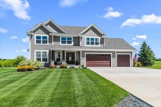 2900 Loretta LANE, West Bend, WI 53090