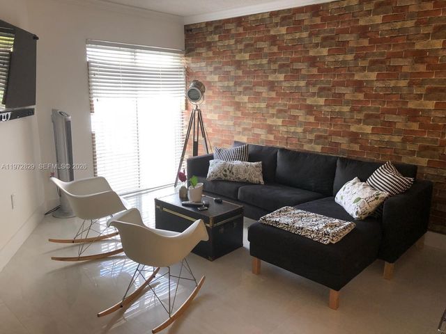 665 NW 85th Pl 10-202, Miami, FL 33126