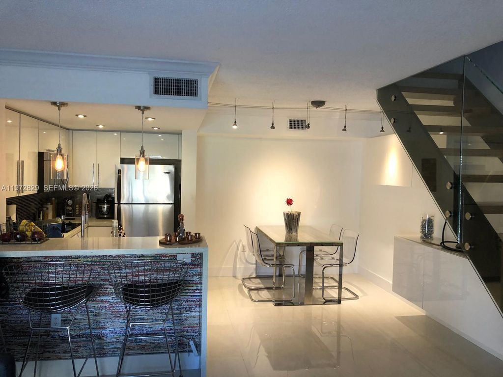 665 NW 85th Pl 10-202, Miami, FL 33126