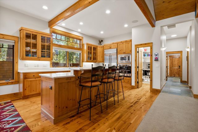56740 Nest Pine Drive, Bend, OR 97707