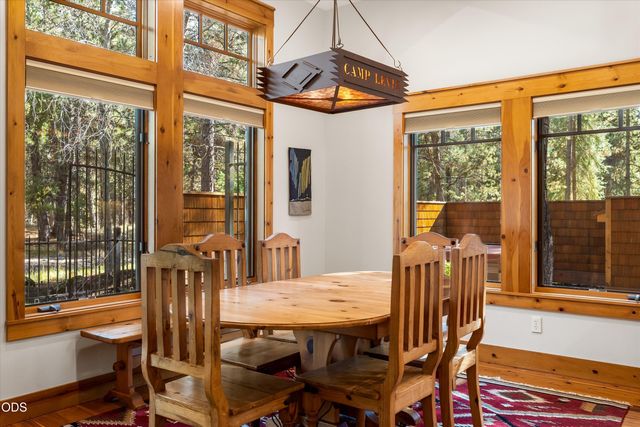 56740 Nest Pine Drive, Bend, OR 97707