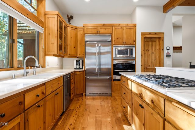56740 Nest Pine Drive, Bend, OR 97707