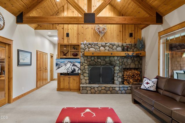 56740 Nest Pine Drive, Bend, OR 97707