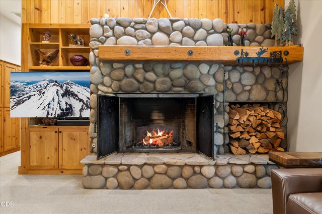 56740 Nest Pine Drive, Bend, OR 97707
