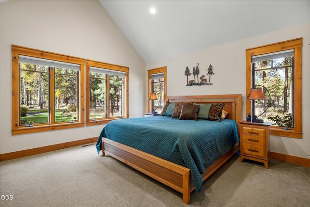 56740 Nest Pine Drive, Bend, OR 97707