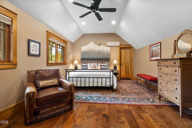 56740 Nest Pine Drive, Bend, OR 97707