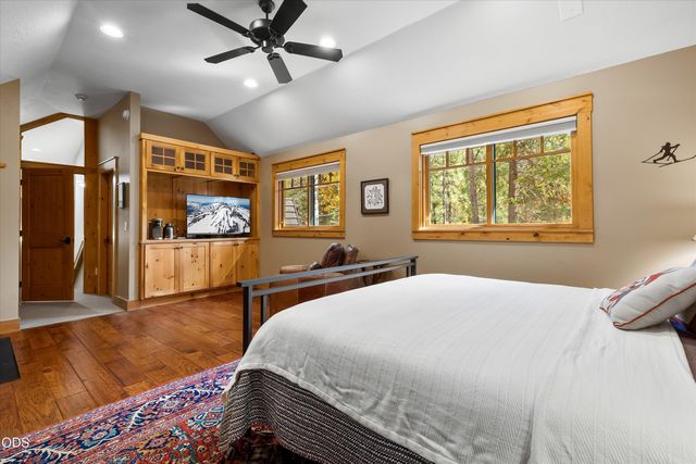 56740 Nest Pine Drive, Bend, OR 97707