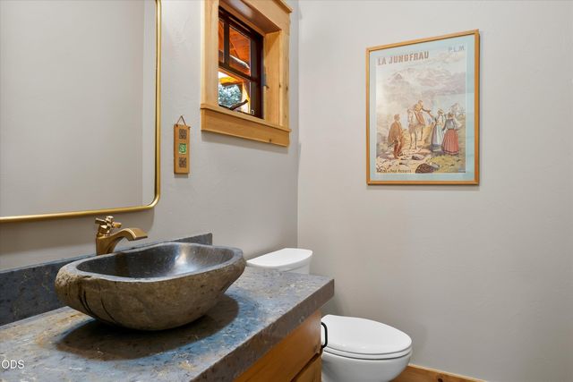 56740 Nest Pine Drive, Bend, OR 97707