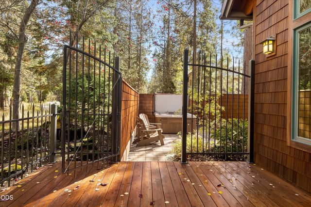 56740 Nest Pine Drive, Bend, OR 97707