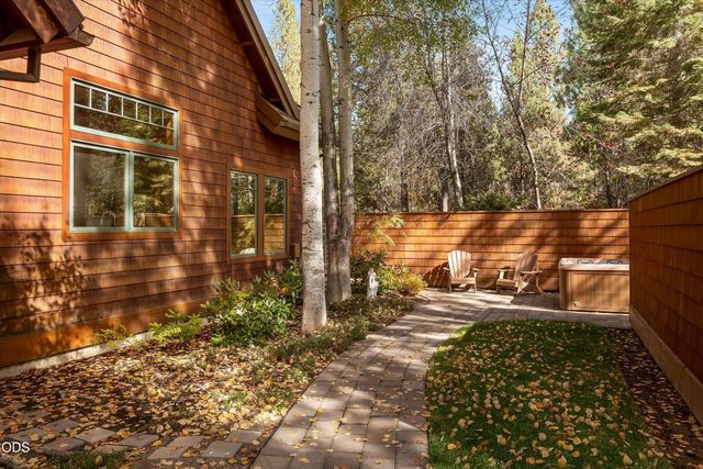56740 Nest Pine Drive, Bend, OR 97707