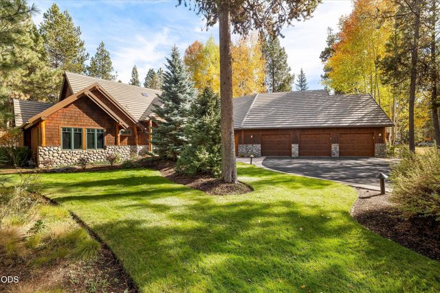 56740 Nest Pine Drive, Bend, OR 97707