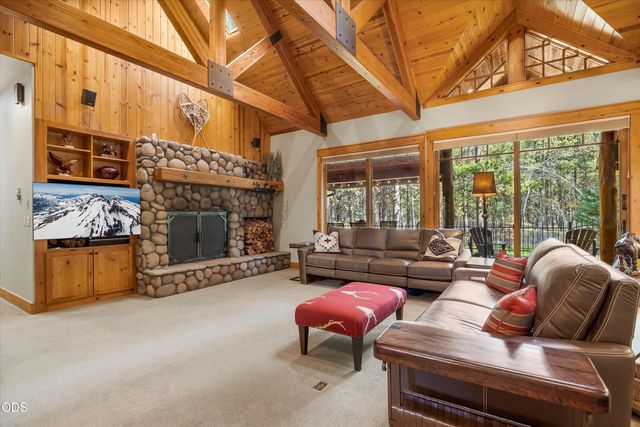 56740 Nest Pine Drive, Bend, OR 97707