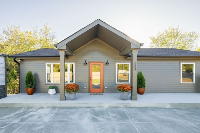 1014 Holly Dr, Ashland City, TN 37015