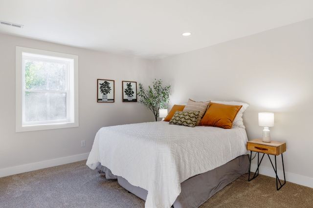 1014 Holly Dr, Ashland City, TN 37015