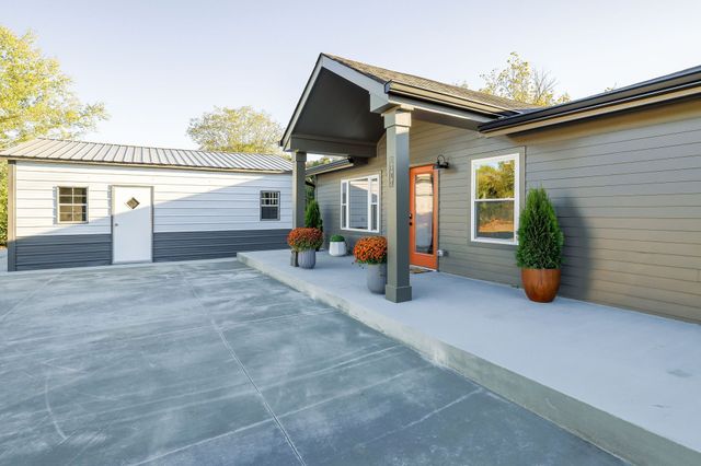 1014 Holly Dr, Ashland City, TN 37015