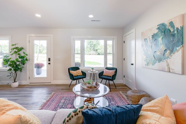 1014 Holly Dr, Ashland City, TN 37015