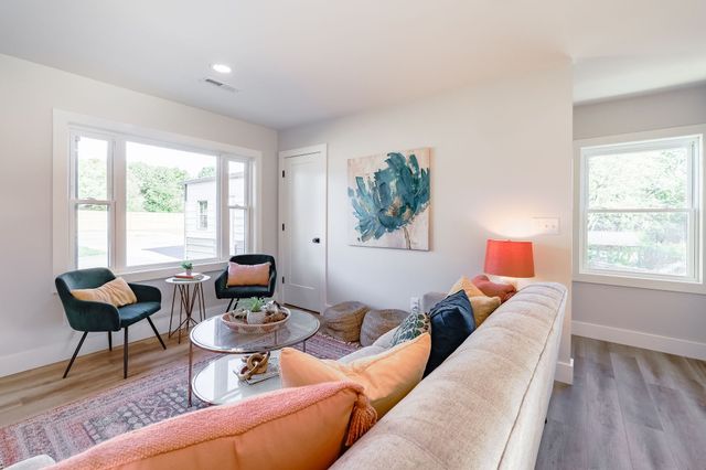 1014 Holly Dr, Ashland City, TN 37015