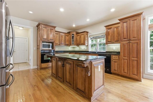 1085 Eagles Brooke Drive, Locust Grove, GA 30248
