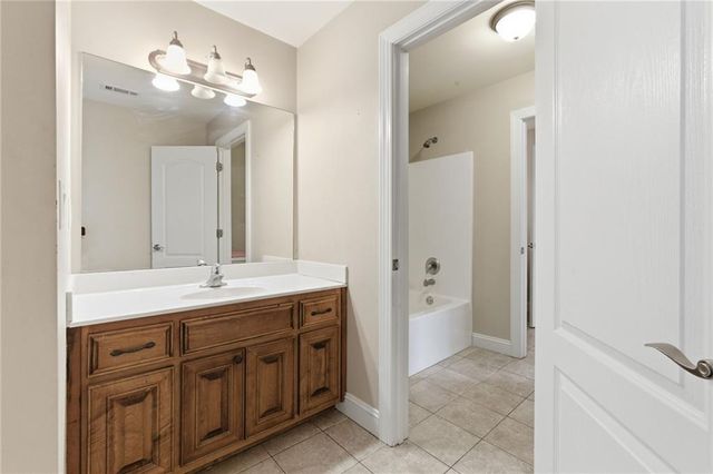 1085 Eagles Brooke Drive, Locust Grove, GA 30248