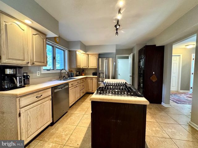 211 QUEEN ANNE RD, Stevensville, MD 21666