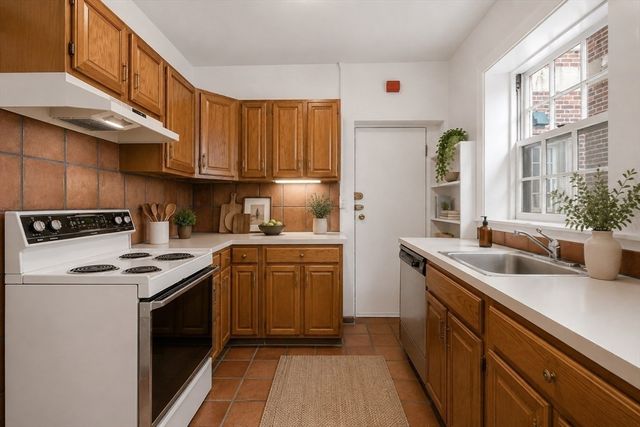 986 Memorial Drive 104, Cambridge, MA 02138