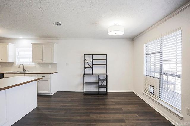 8 Garden Oaks Drive, Maumelle, AR 72113