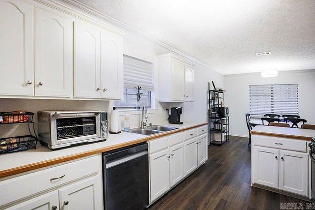 8 Garden Oaks Drive, Maumelle, AR 72113