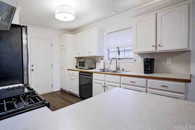 8 Garden Oaks Drive, Maumelle, AR 72113