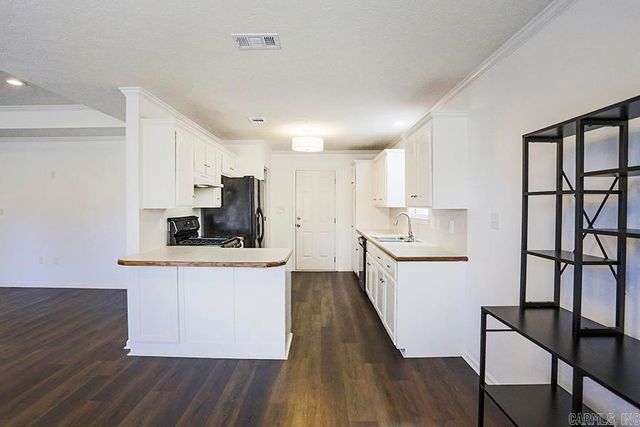 8 Garden Oaks Drive, Maumelle, AR 72113