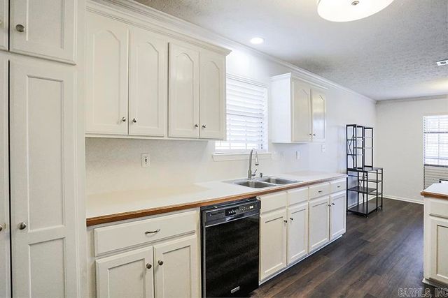 8 Garden Oaks Drive, Maumelle, AR 72113