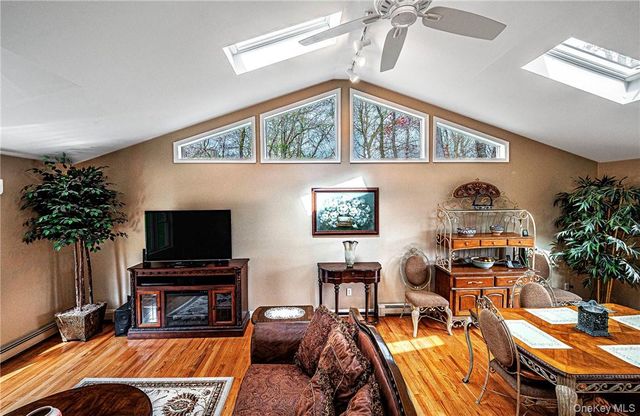 26 Waterbury Road, Warwick, NY 10990