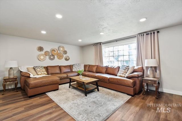 7646 W Colt Dr, Boise, ID 83709