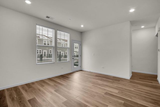 6275 Sandbelt Drive, Lisle, IL 60532