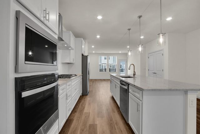 6275 Sandbelt Drive, Lisle, IL 60532