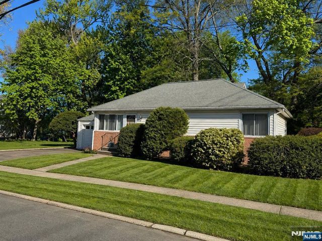 8 Cornwall Road, Glen Rock, NJ 07452
