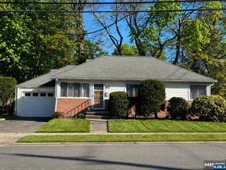 8 Cornwall Road, Glen Rock, NJ 07452