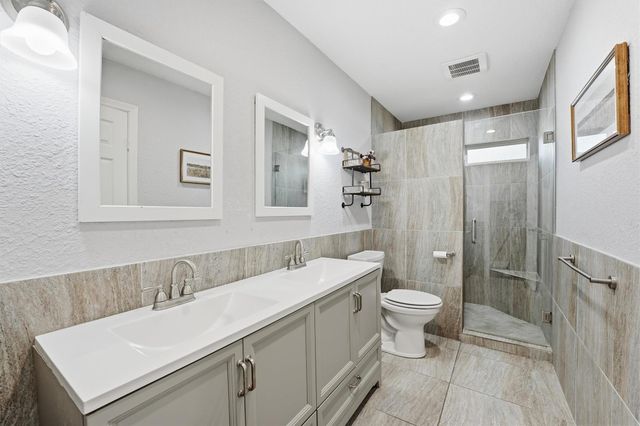 611 Reidland Road, Crosby, TX 77532