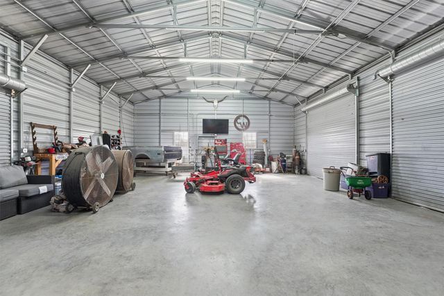 611 Reidland Road, Crosby, TX 77532