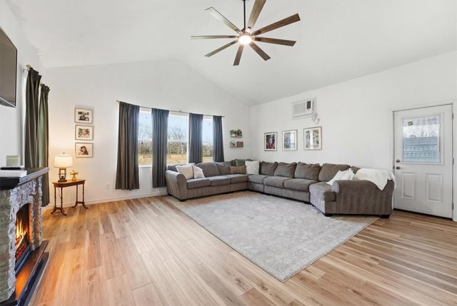 611 Reidland Road, Crosby, TX 77532