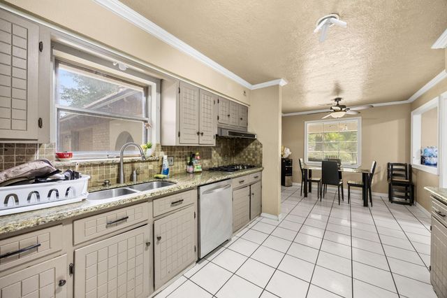 2210 S Memorial Court, Pasadena, TX 77502