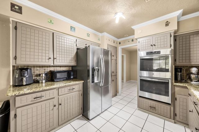 2210 S Memorial Court, Pasadena, TX 77502