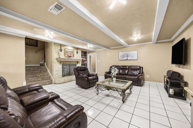 2210 S Memorial Court, Pasadena, TX 77502