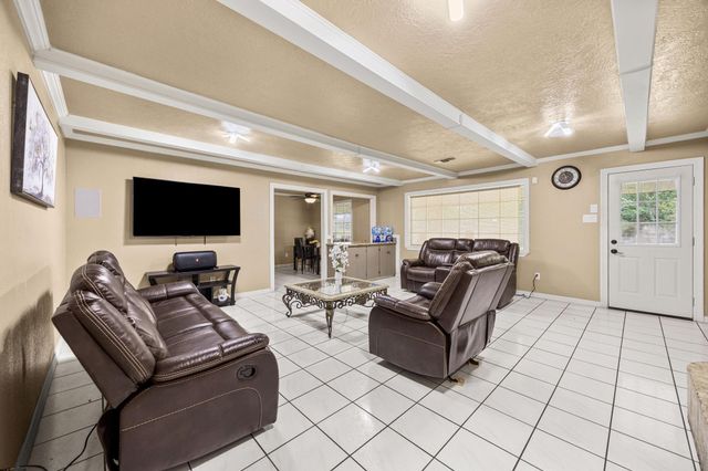 2210 S Memorial Court, Pasadena, TX 77502