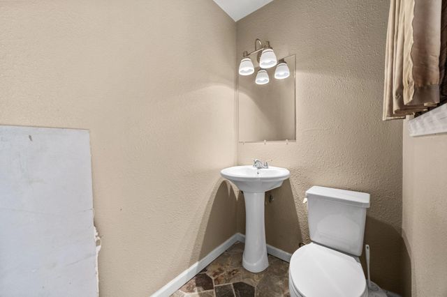 2210 S Memorial Court, Pasadena, TX 77502