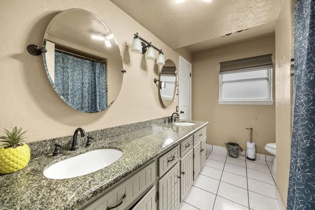 2210 S Memorial Court, Pasadena, TX 77502