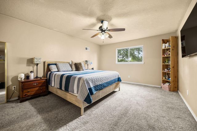 2210 S Memorial Court, Pasadena, TX 77502